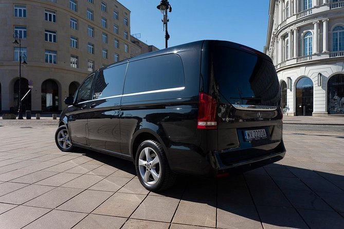 Luxury Warsaw Chopin Airport Transfer by private Minivan car - Flight delays and the one-hour waiting period