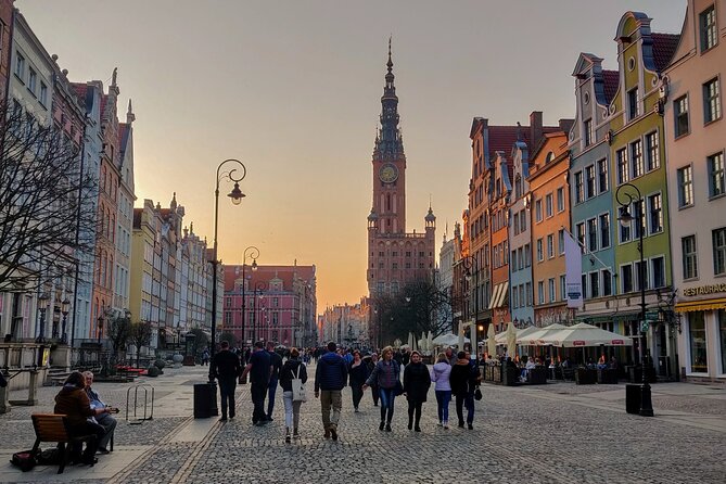 Main Town Gdańsk Walking Tour - Walking Long Street and hearing about famous residents