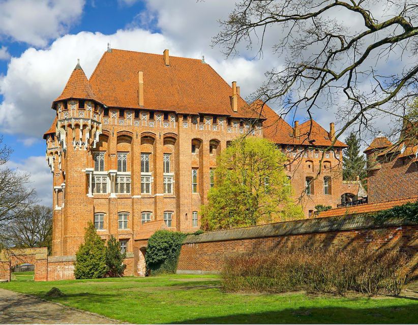 Malbork Castle Half Day Private Tour - The private ride and why it matters