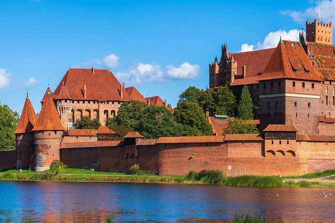 Malbork Castle regular tour - Arriving at the world’s largest castle