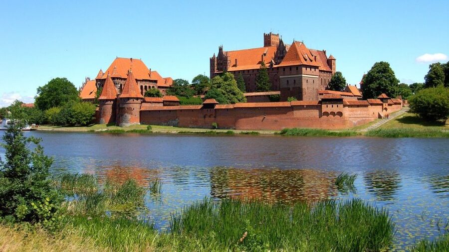 Malbork Castle Tour: 6-Hour Private Tour - What the strongest parts of the experience are