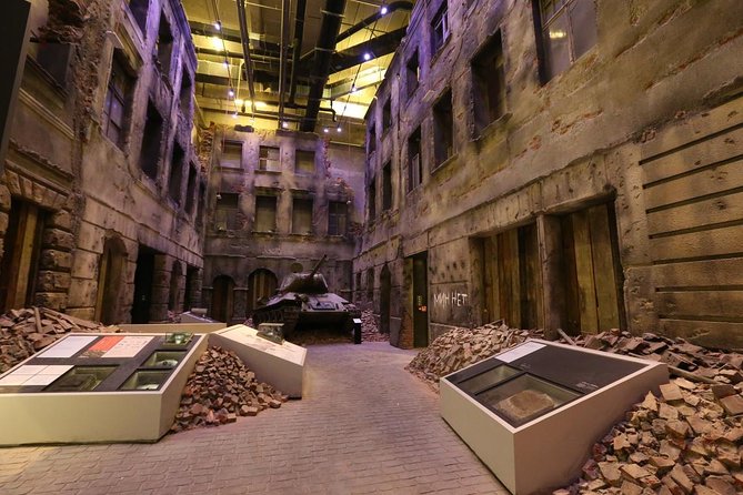 Museum of the Second World War Gdansk Private Tour & Tickets - Meeting at the Pilecki monument