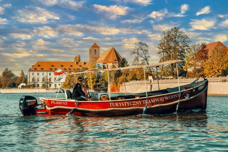 Oder river cruise and walking tour of Wroclaw - Wroclaw University and the road to Market Square