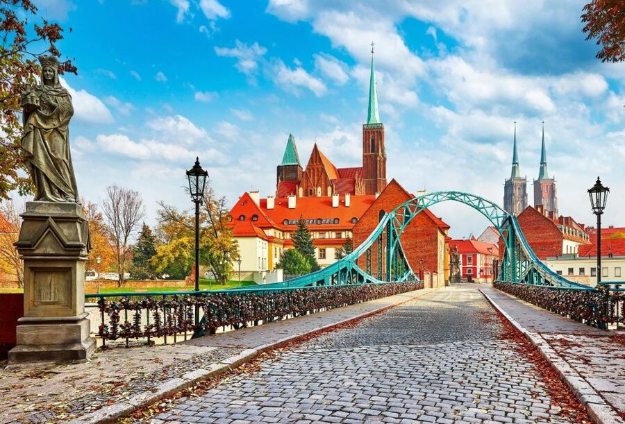 Oder river cruise and walking tour of Wroclaw - Ostrow Tumski and the cathedral at the city’s oldest core
