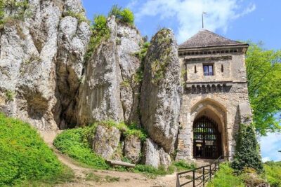 Ogrodzieniec Castle & Ojcow National Park Tour