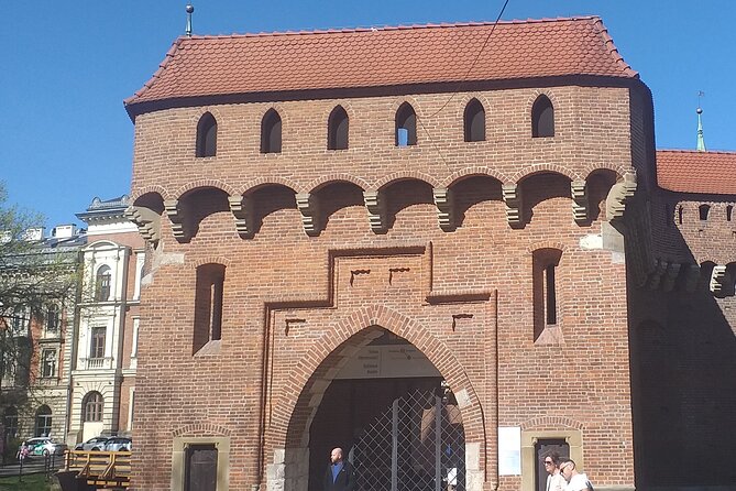 Old Town of Krakow and Wawel in Russian - Starting at the Barbican and Florian Gate