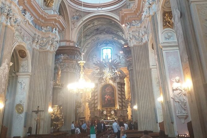 Old Town of Krakow and Wawel in Russian - Radio headsets make the busy route easier
