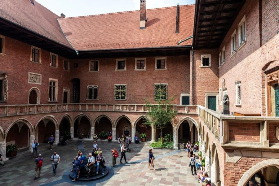 Old Town short guided walk with entry to St. Mary's Basilica - Collegium Maius and the university connection