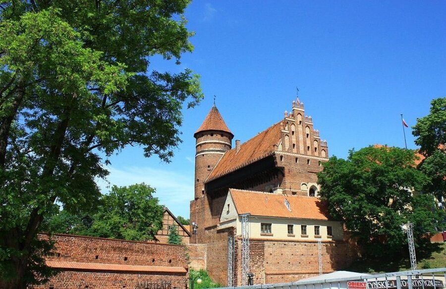 Olsztyn Old Town Highlights Private Walking Tour - Starting at the Upper Gate