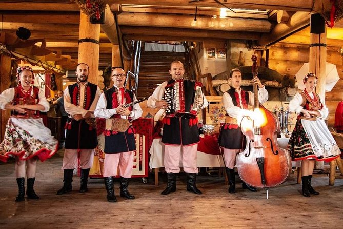 Polish Folk Show and Dinner From Krakow - Arriving at Skansen Smaków