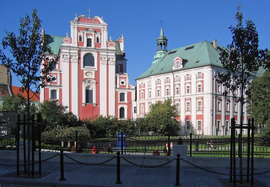 Poznan Old Town and Croissant Museum Private Walking Tour - Poznan Market Square and Its Famous Goats
