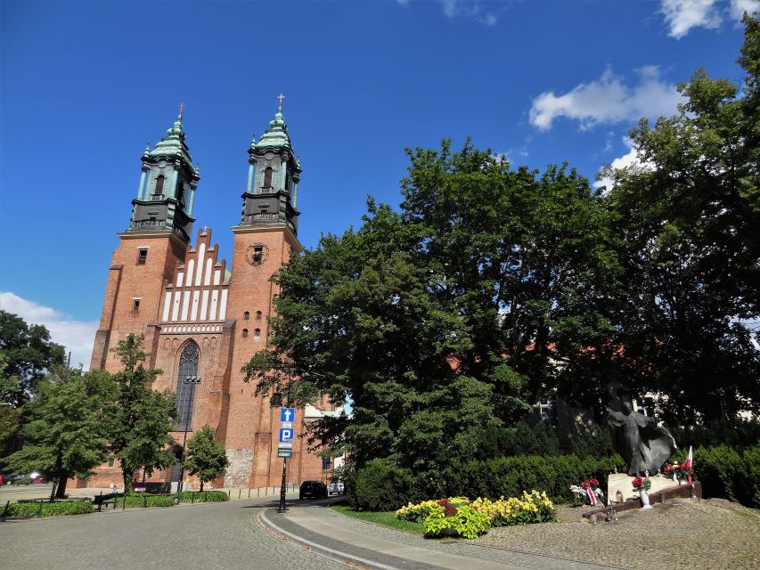 Poznan Private City Walking Tour from Cathedral Island - What the private format adds for $16