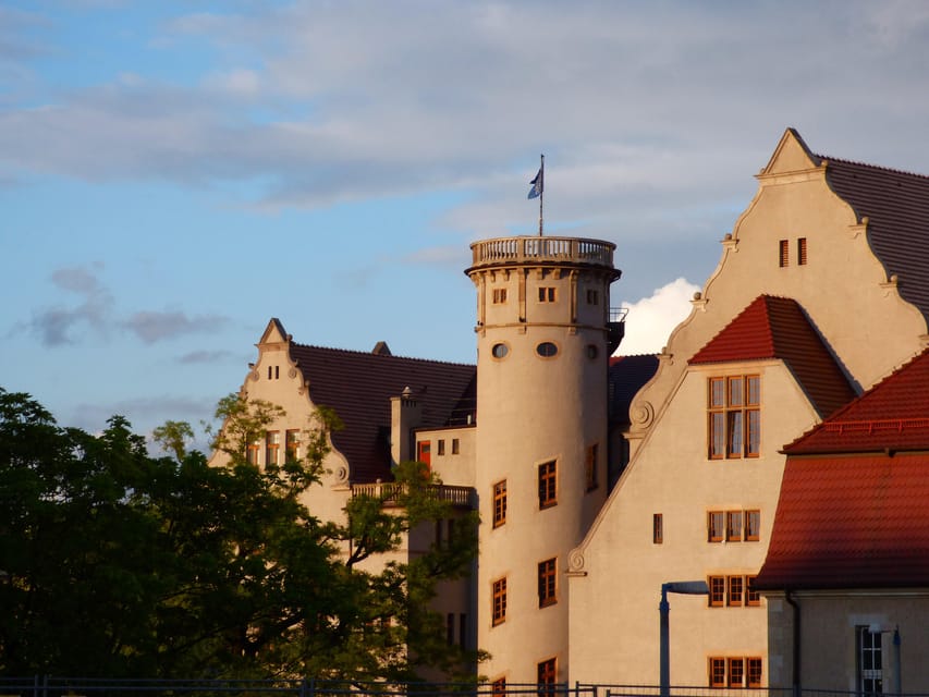 Poznań: Private or Public Highlights Tour with a local guide - What the $30 price buys you
