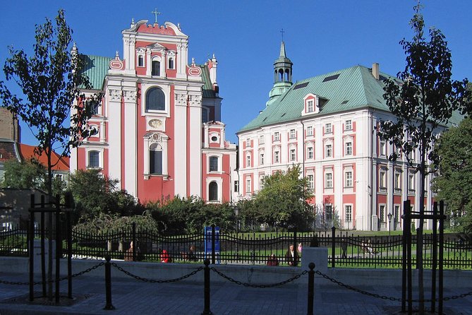 Poznan: Srodka District and Cathedral Island Private Walking Tour - Churches that reward a look inside