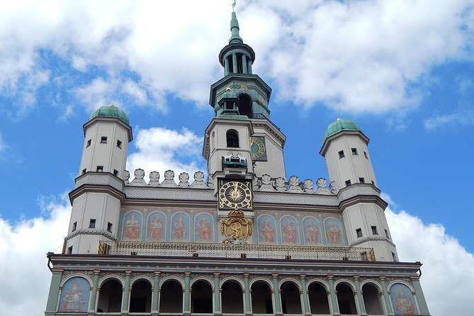 Poznan: Srodka District and Cathedral Island Private Walking Tour - Squares, libraries, markets, and everyday Poznań
