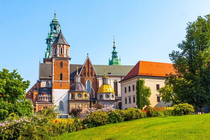 Private Artus Court and Gdansk Old Town Tour with Tickets - What the private format adds