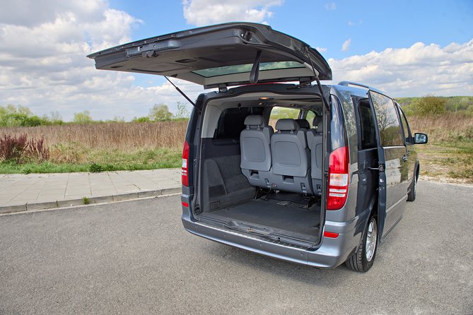 Private door-to-door transfer from Krakow to Prague - Vlkolinec outside the winter season