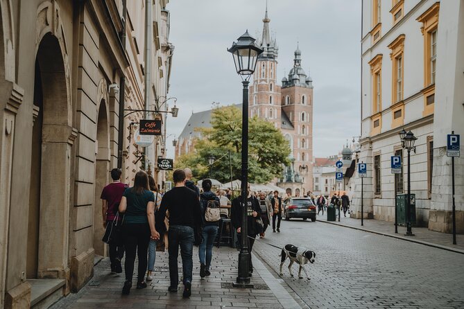 Private Tour of Krakow Old Town and Jewish Quarter in one walk - Krakow’s Main Square in a 40-minute pause