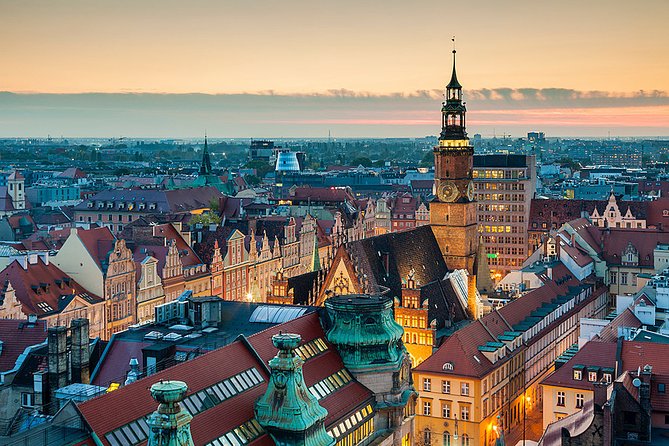 Private Transfer from Gdansk (GDN) Airport to Gdansk city - Choosing Between a Sedan, Van, and Minibus