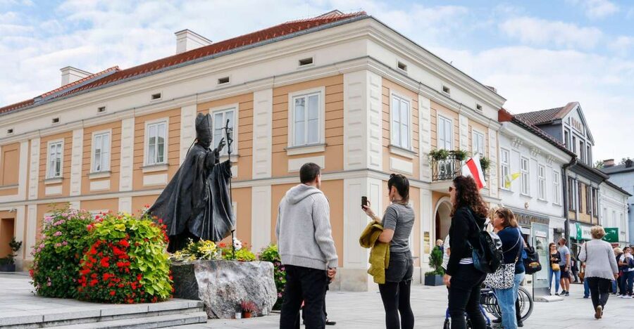 Private Trip to Wadowice: Home Town of John Paul II - Entering the John Paul II Family Home