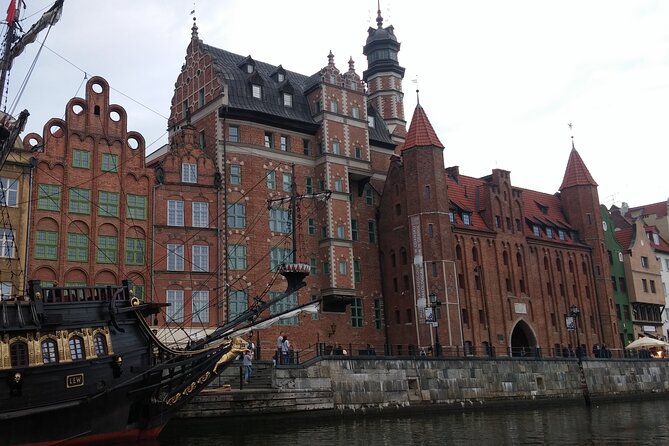 Private Walking Tour of Old Gdańsk with an architect-guide - Mariacka Street and the route toward the water