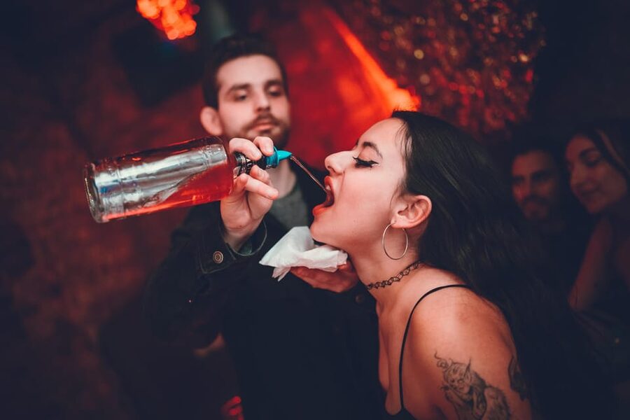 Pub Crawl - 1-hour Open Bar then Vip to 5 Clubs - Krakow - The First Stop: One Hour of Unlimited Drinks