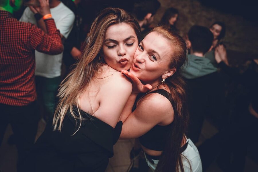 Pub Crawl 1hr Unlimited Beer + Vodka then Clubs in Katowice - Who will enjoy this pub crawl most