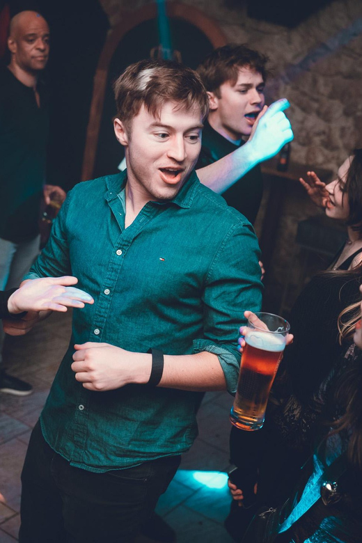 Pub Crawl 1hr Unlimited Beer + Vodka then Clubs in Katowice - The opening hour of beer and vodka
