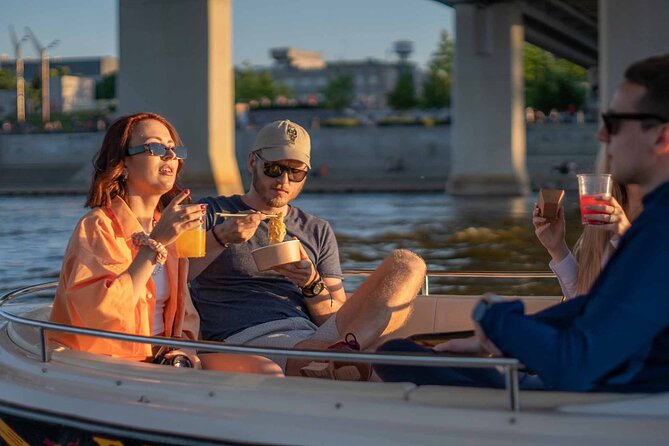 Rental of Motorboat for 5 on Vistula in Warsaw no Licenses Needed - The 500 PLN deposit and what it means