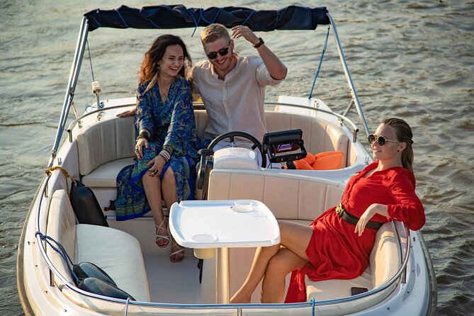 Rental of Motorboat for 5 on Vistula in Warsaw no Licenses Needed - Is $68.69 good value for five people?