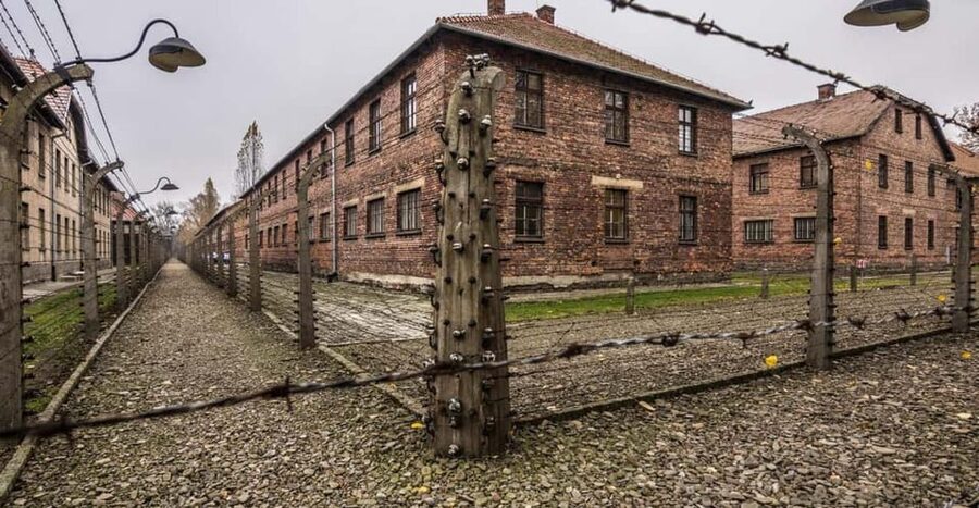 RoundTrip from Krakow to Auschwitz + Entrance Tickets - The short transfer to Birkenau