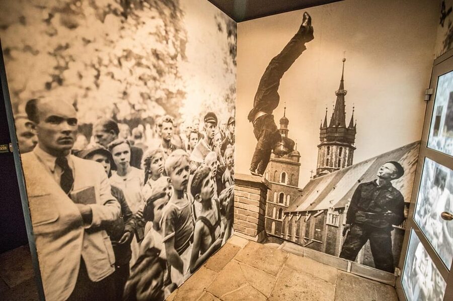 Schindler's Factory and Jewish Ghetto Guided Tour - Walking through the former Kraków Ghetto