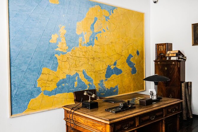 Schindler's Factory Guided Tour - The opening rooms: Kraków before and after invasion