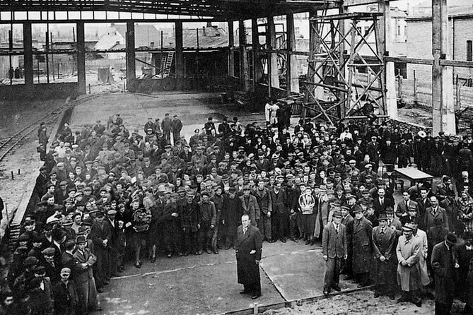 Schindler's Factory in Krakow: Guided Tour & Skip the Line Ticket - Meeting at Lipowa 4 in central Krakow