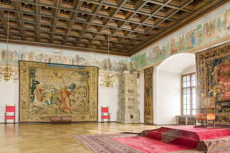 Skip-the-Line Wawel Castle Chambers Private Tour - Why a private guide improves the castle visit