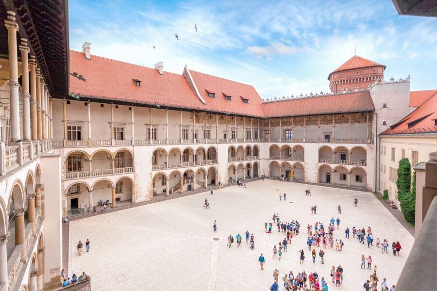 Skip-the-Line Wawel Castle Chambers Private Tour - Who should choose each version?