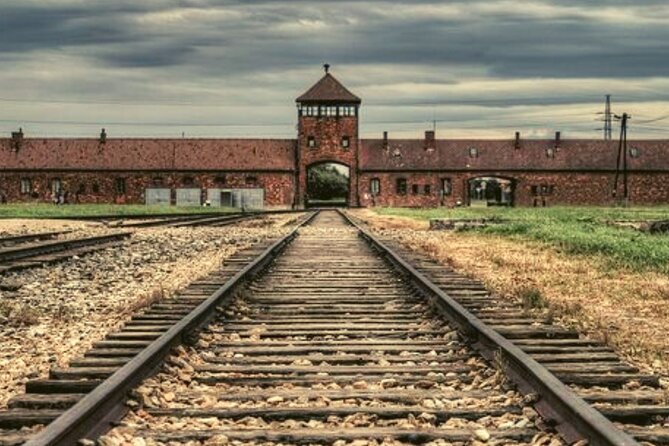Small Group Auschwitz Tour from Lodz with Lunch - A guide can shape the entire experience
