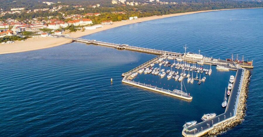 Sopot: Sunset Yachting Experience - Boarding a 12-meter sailing boat