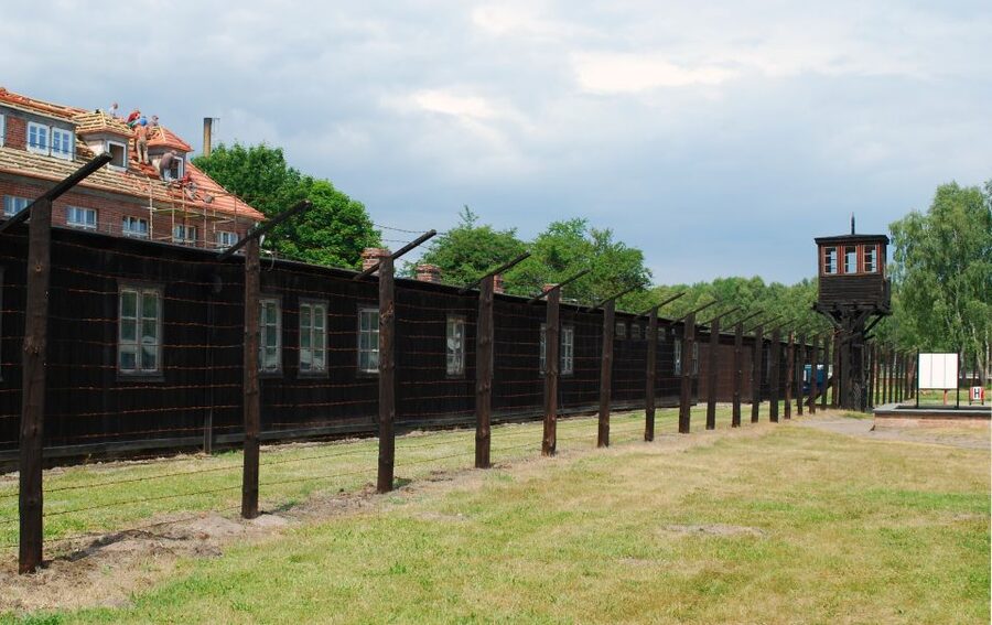 Stutthof Concentration Camp:Guided Tour with Transportation - Choosing a Gdansk Old Town walk