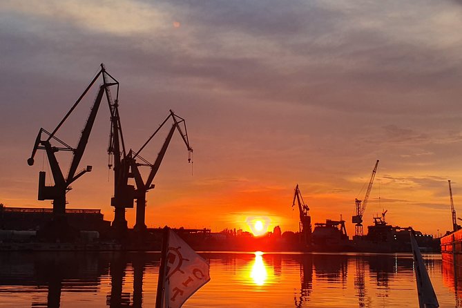Sunset on the Shipyard and Old Town Evening Cruise - Starting at the former Imperial Shipyard