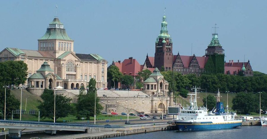 Szczecin: Medieval Old Town Private Walking Tour - Starting at Plac Andersa and meeting your guide