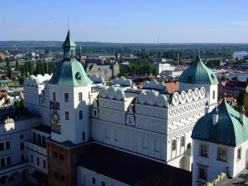 Szczecin: Old Town Highlights Private Walking Tour - Following the medieval trail through the Old Town