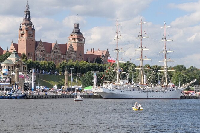 Szczecin Walking Tour: Explore Top Sights & Hidden Gems - Meeting at Kino Pionier 1907 at 10:00 am