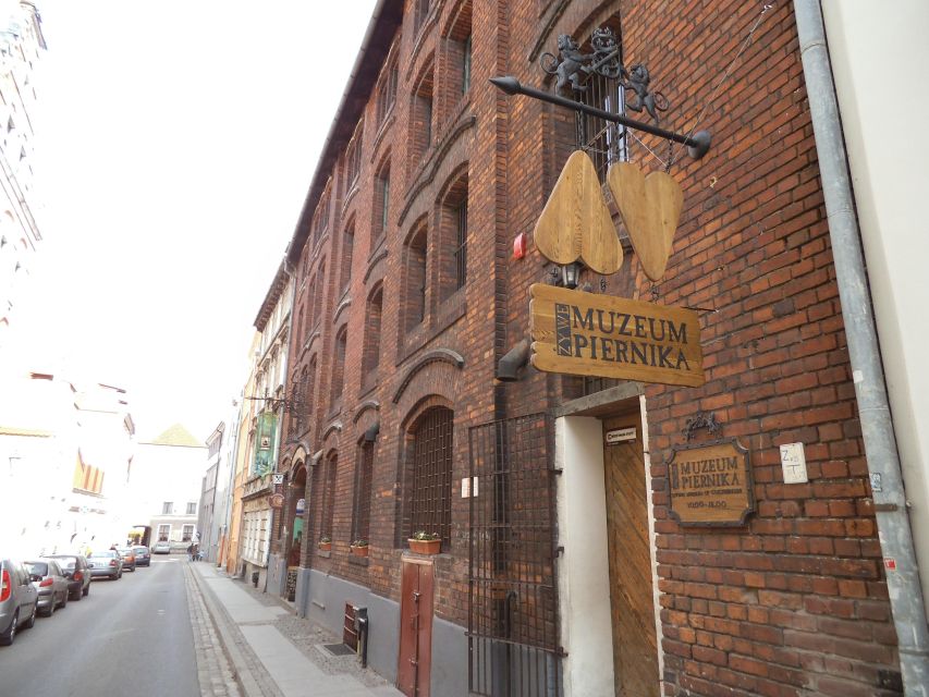 Torun Living Museum of Gingerbread and Old Town Private Walk - The two-hour choice: focused, sweet, and efficient