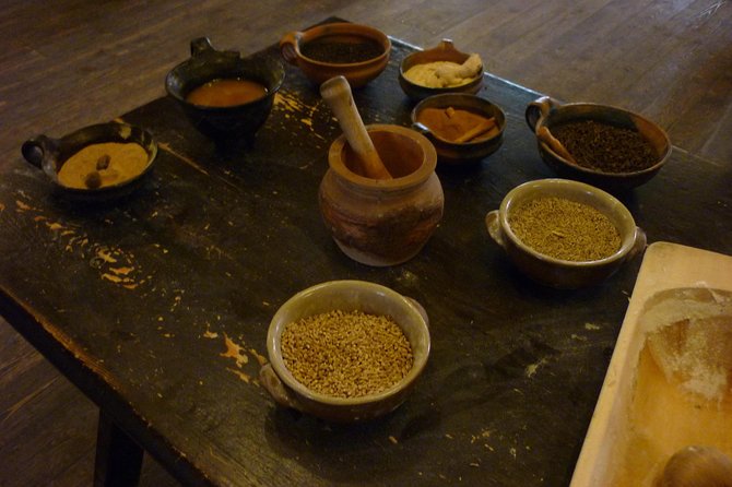 Torun Living Museum of Gingerbread and Old Town Private Walking Tour - Why gingerbread is the right way into Toruń