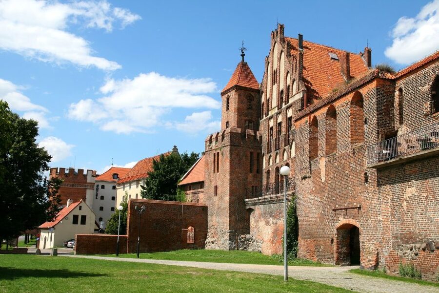 Torun Old Town Highlights Private Walking Tour - Private guiding and the value of $107