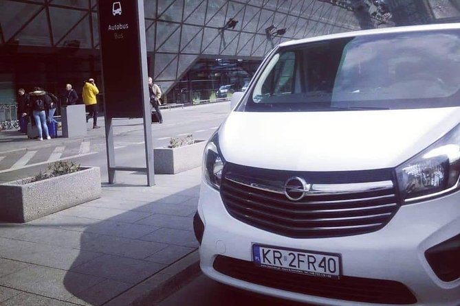 Transfer Krakow Balice Airport - Krakow City - The arrivals hall meeting point