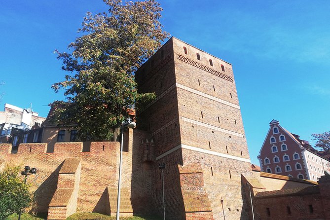 Walking Tour of the medieval Toruń - The Leaning Tower and Toruń’s crooked character