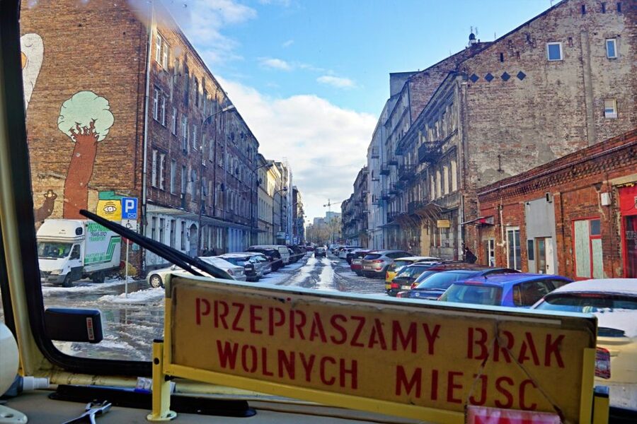 Warsaw: 2.5-Hour Dark Side - Praga District by a Retro Bus - E Wedel and the hot chocolate pause