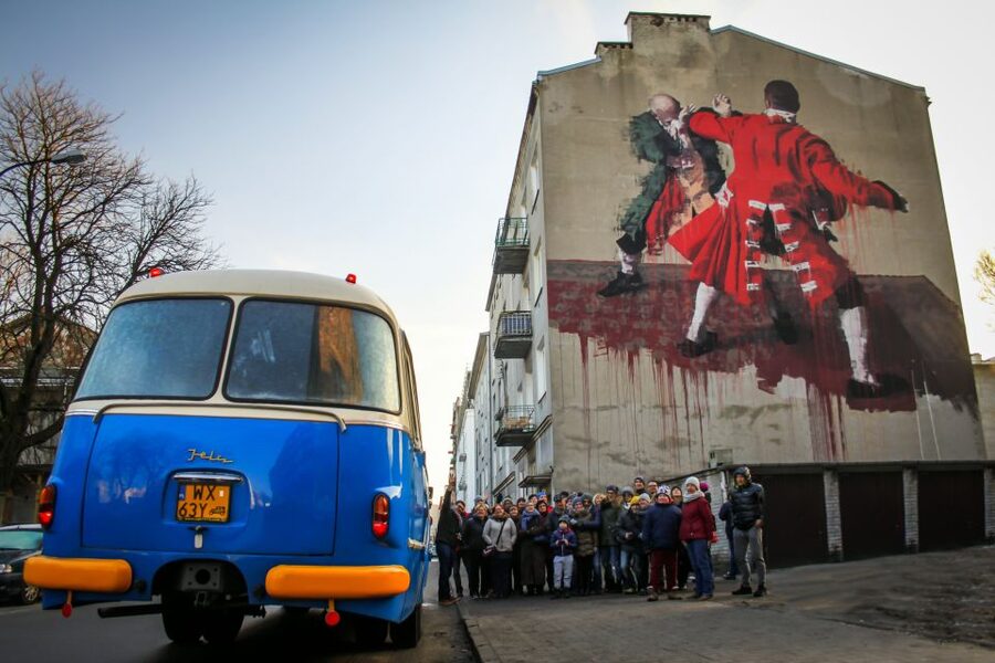 Warsaw: 2.5-Hour Dark Side - Praga District by a Retro Bus - Street art, film locations, and old Warsaw details